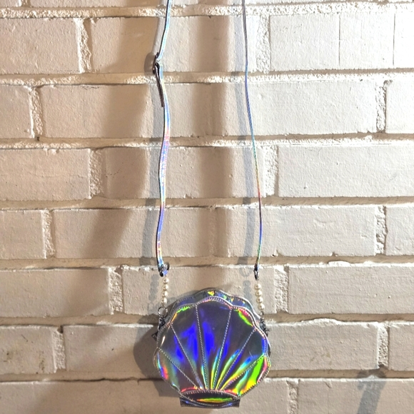 Seashell Shaped Crossbody Purse - Shiny Iridescent Color with Pearly Beads!!! - Picture 8 of 9